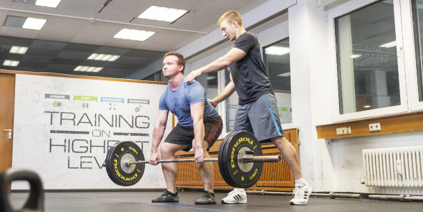 Muskelaufbau und Definition durch Personal Training mit einem Profi